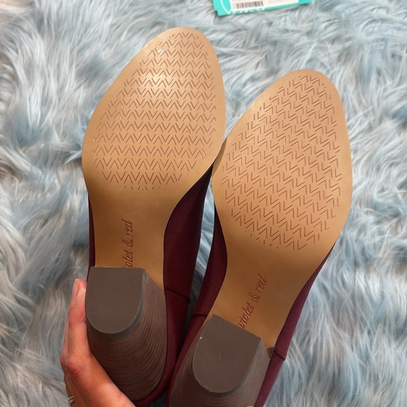 NWT Violet & Red Jackson Lazer Cut Topline Booties in Burgundy - Picture 7 of 11